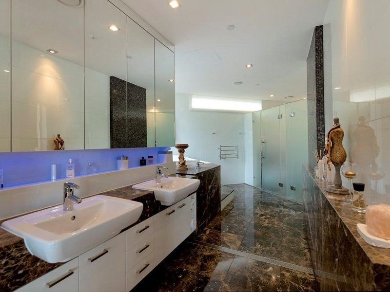 1 Enderley Avenue, Surfers Paradise QLD 4217