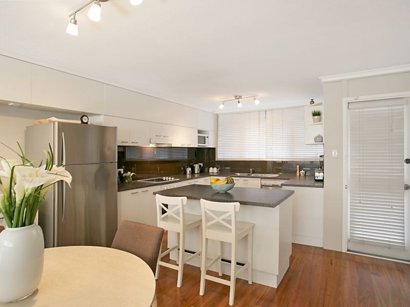 2/7 Campbell Street, Sorrento QLD 4217