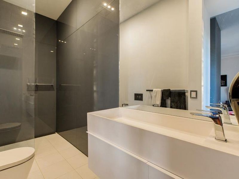 11 Holland Court, Broadbeach Waters QLD 4218