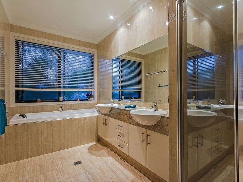 54 Great Southern Drive (The Gallery), Robina QLD 4226