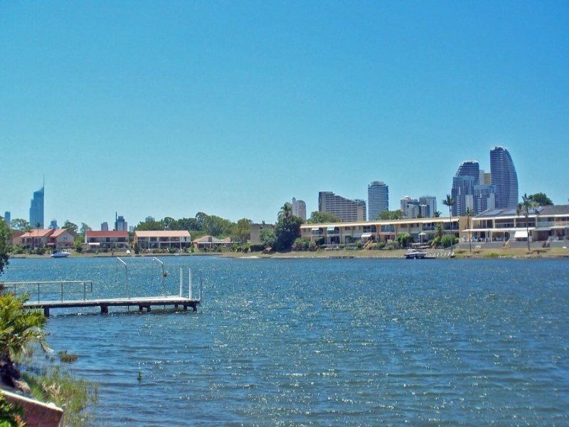 34 Sailaway Street, Mermaid Waters QLD 4218