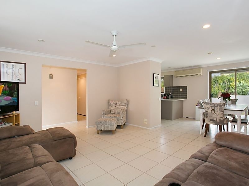 61 Volante Crescent, Mermaid Waters QLD 4218