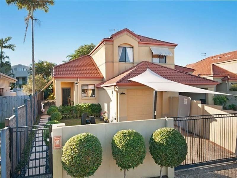 1/18 Poinciana Crescent, Bundall QLD 4217