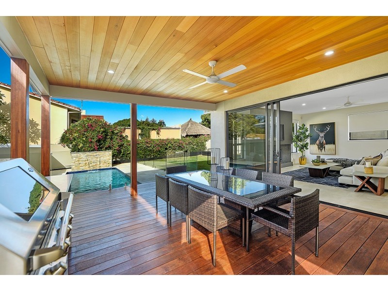 24 Remo Street, Isle Of Capri QLD 4217