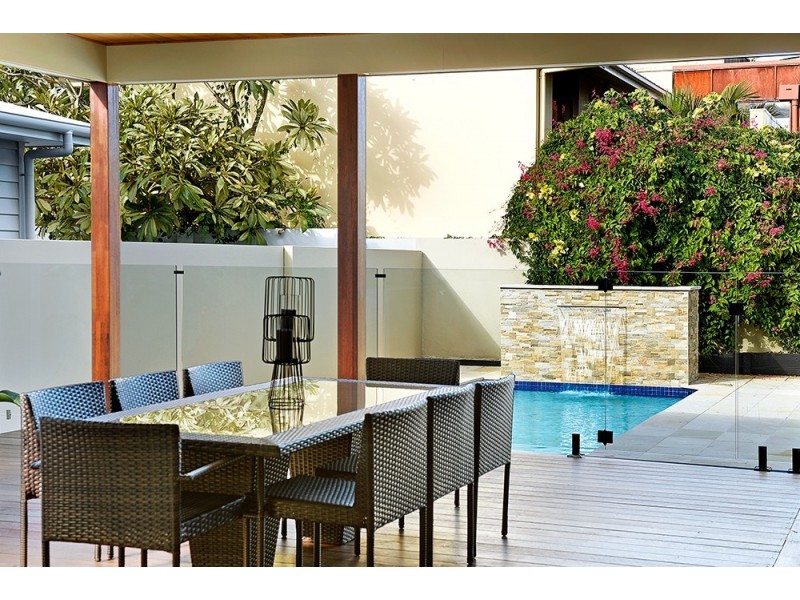 24 Remo Street, Isle Of Capri QLD 4217