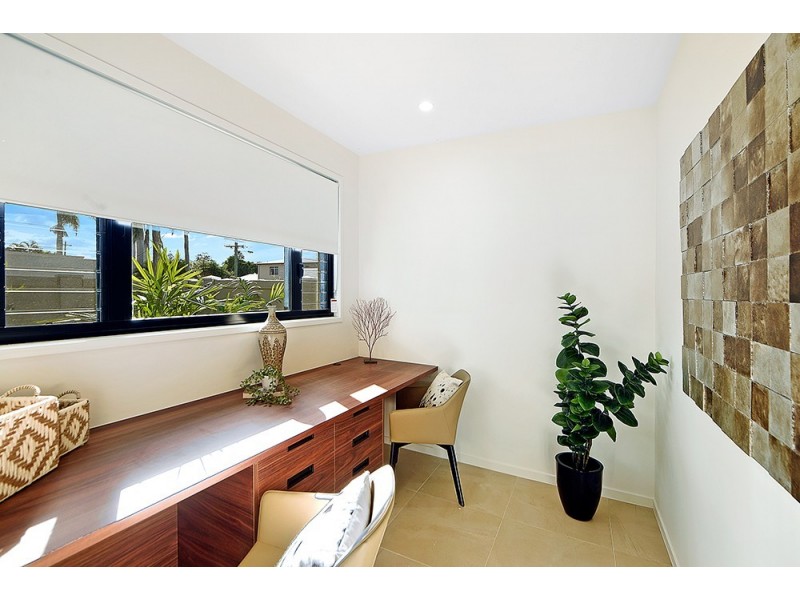 24 Remo Street, Isle Of Capri QLD 4217