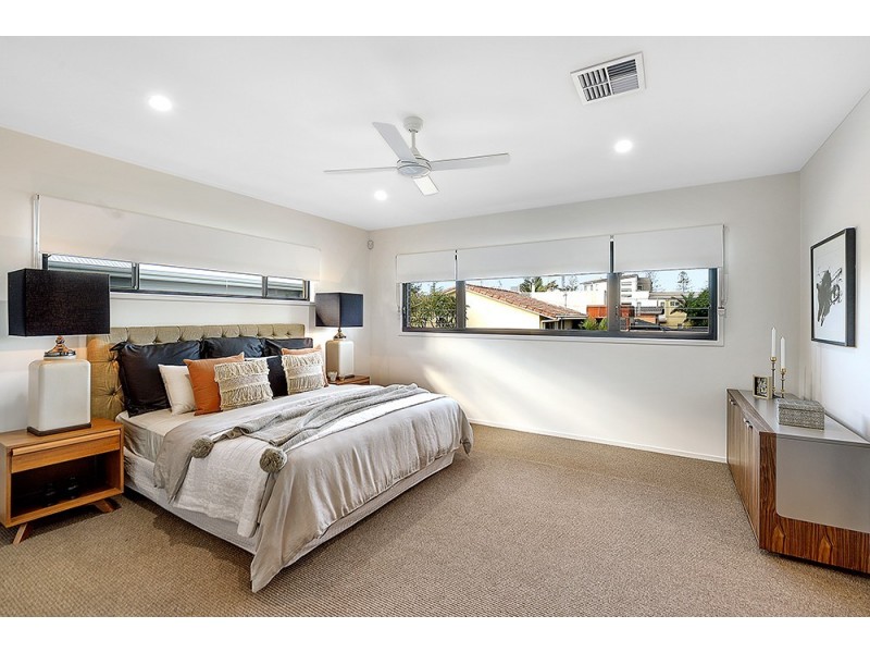 24 Remo Street, Isle Of Capri QLD 4217