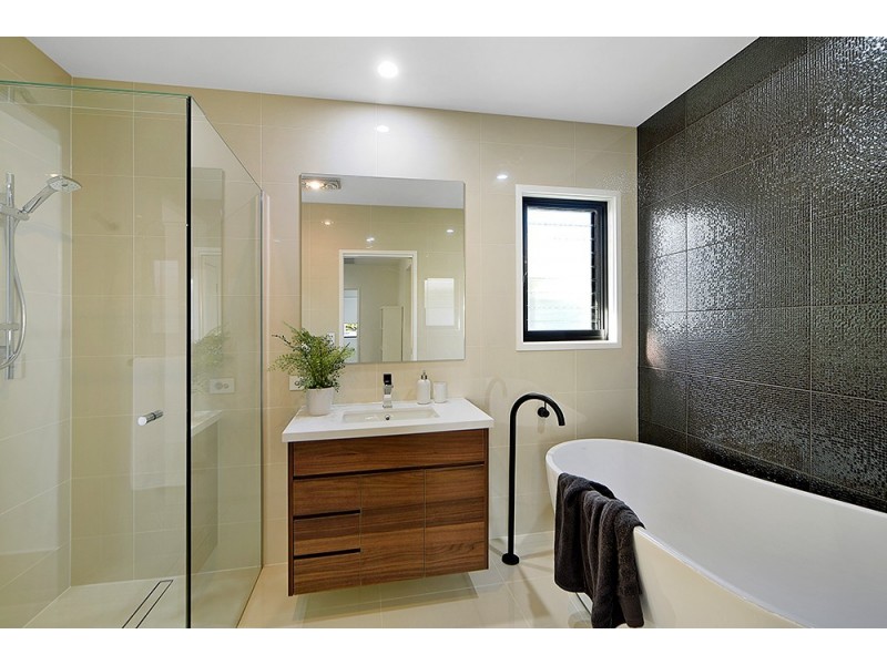 24 Remo Street, Isle Of Capri QLD 4217