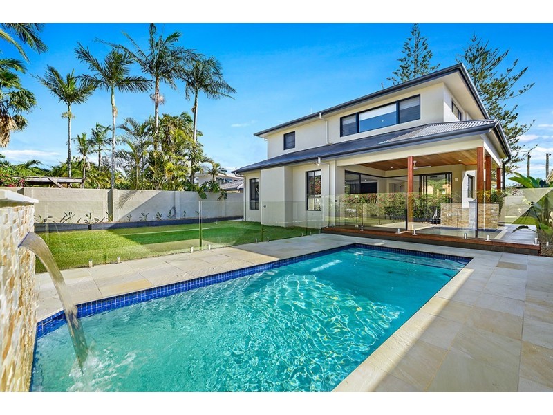 24 Remo Street, Isle Of Capri QLD 4217