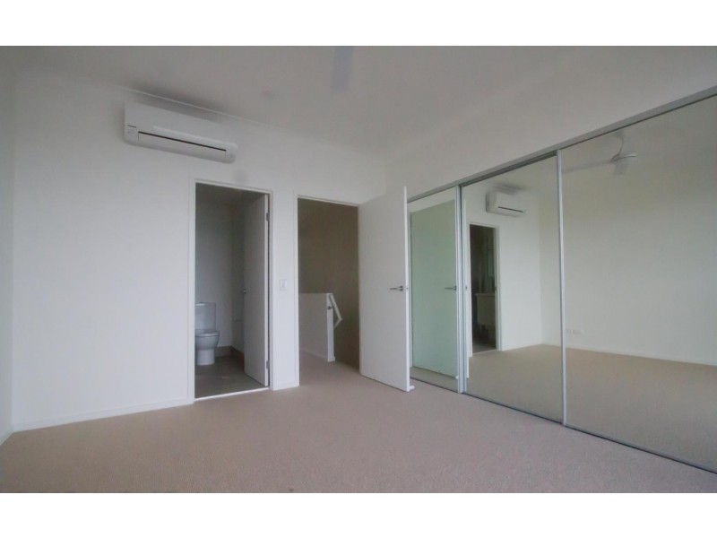 Villa 35/3028 The Boulevard, Carrara QLD 4211