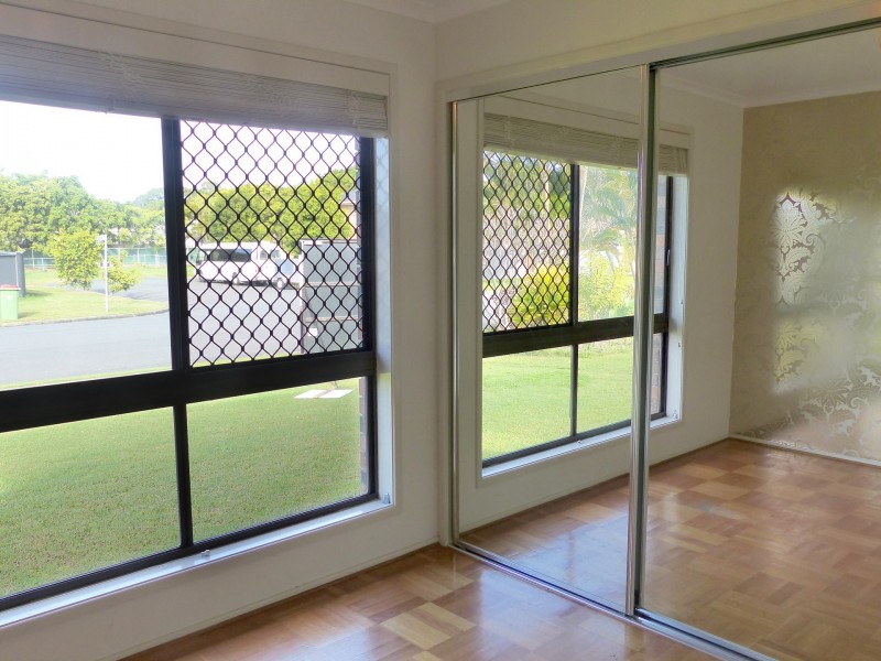 13 Collins Crescent, Benowa QLD 4217