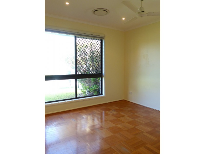 13 Collins Crescent, Benowa QLD 4217