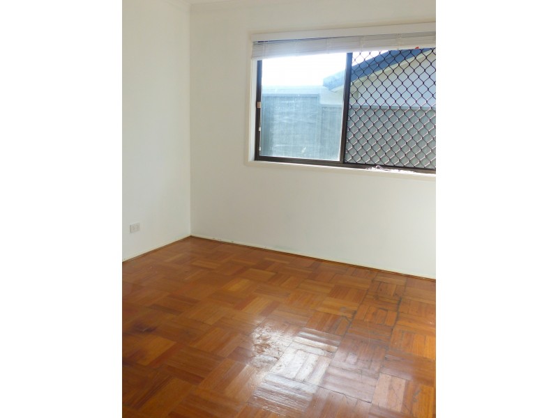 13 Collins Crescent, Benowa QLD 4217