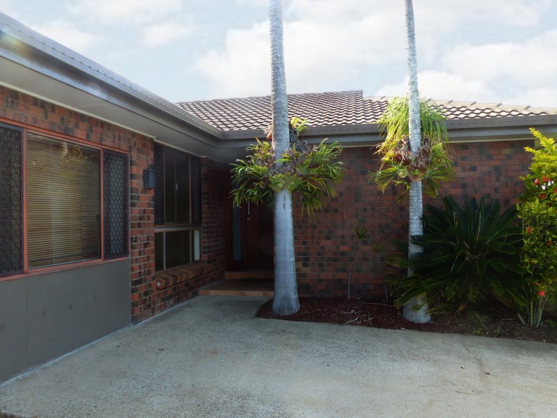 13 Collins Crescent, Benowa QLD 4217