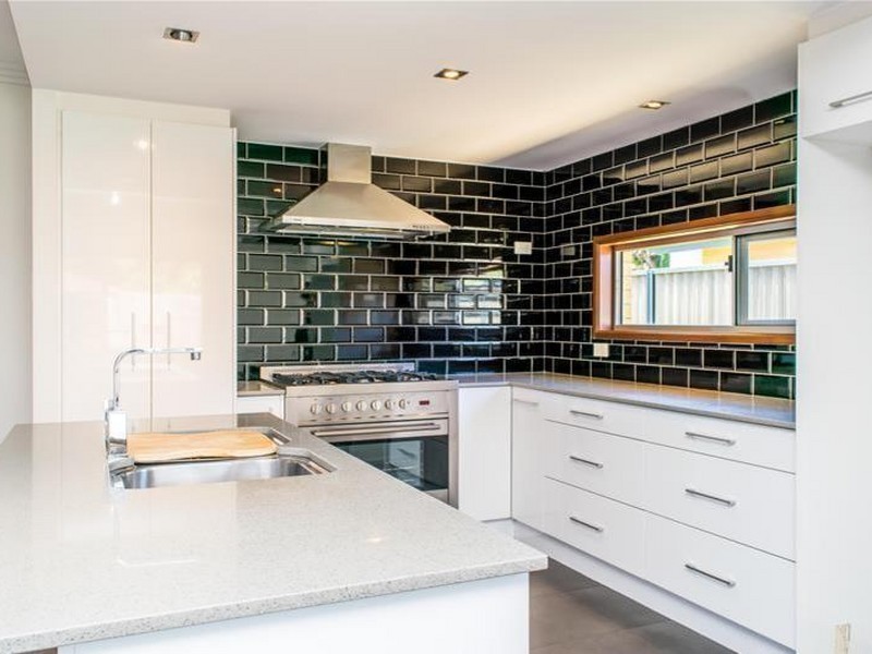 24 Leyte Avenue, Palm Beach QLD 4221