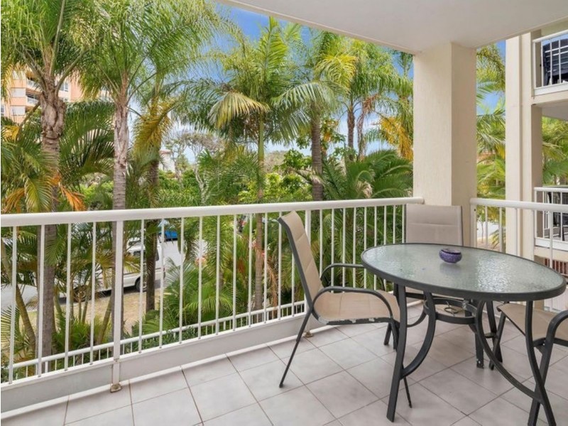8/25 Federation Avenue, Broadbeach QLD 4218