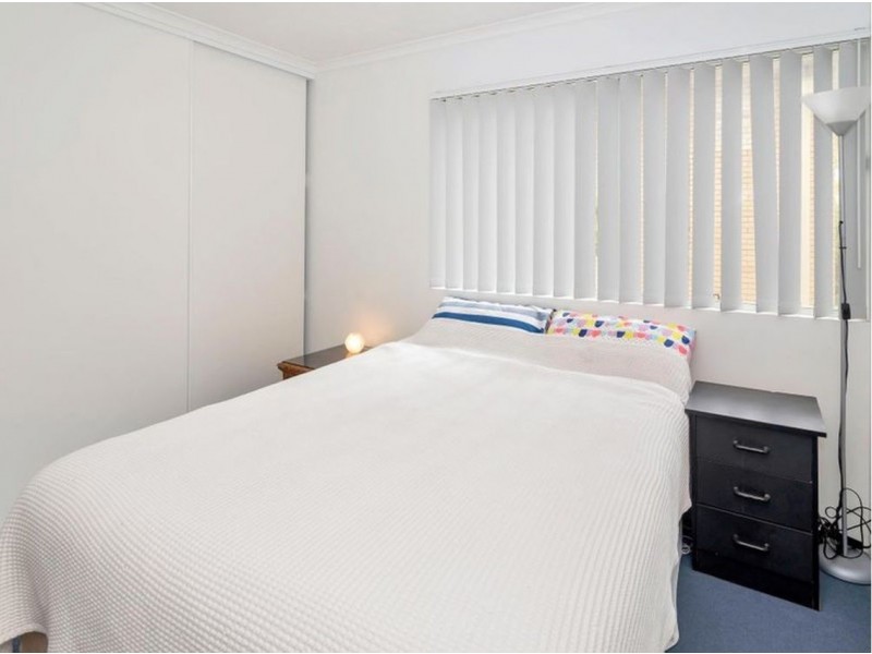 8/25 Federation Avenue, Broadbeach QLD 4218