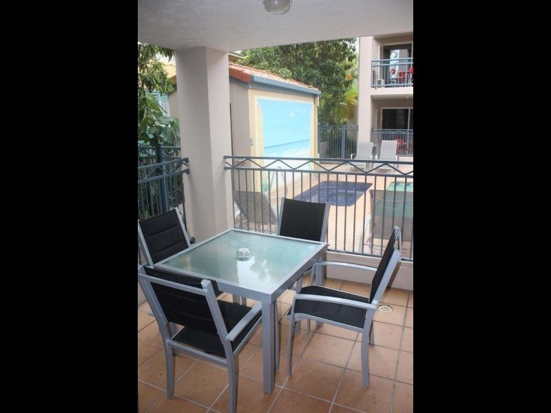 8/21 Peerless Avenue, Mermaid Beach QLD 4218