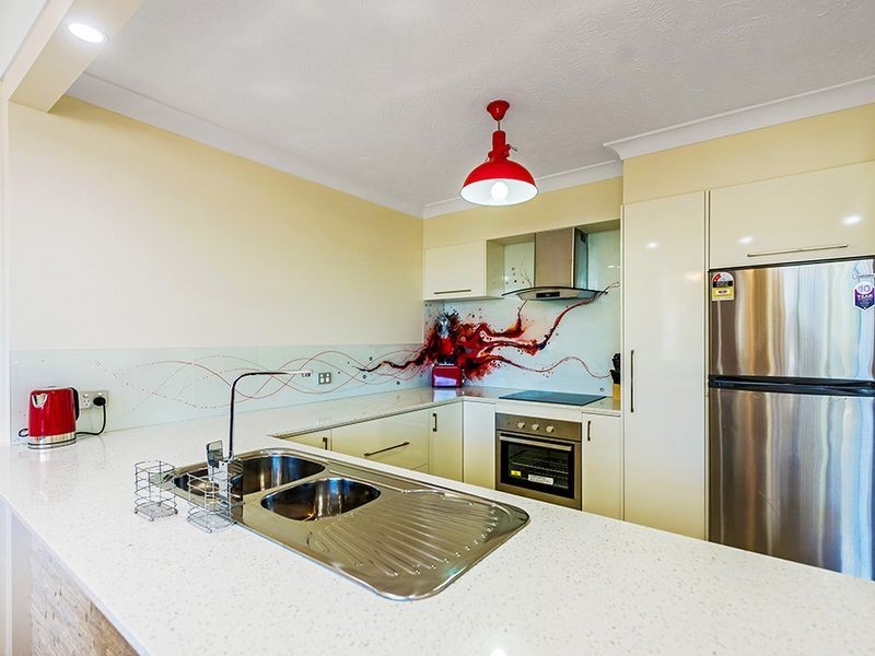11/8 Queensland Avenue, Broadbeach QLD 4218