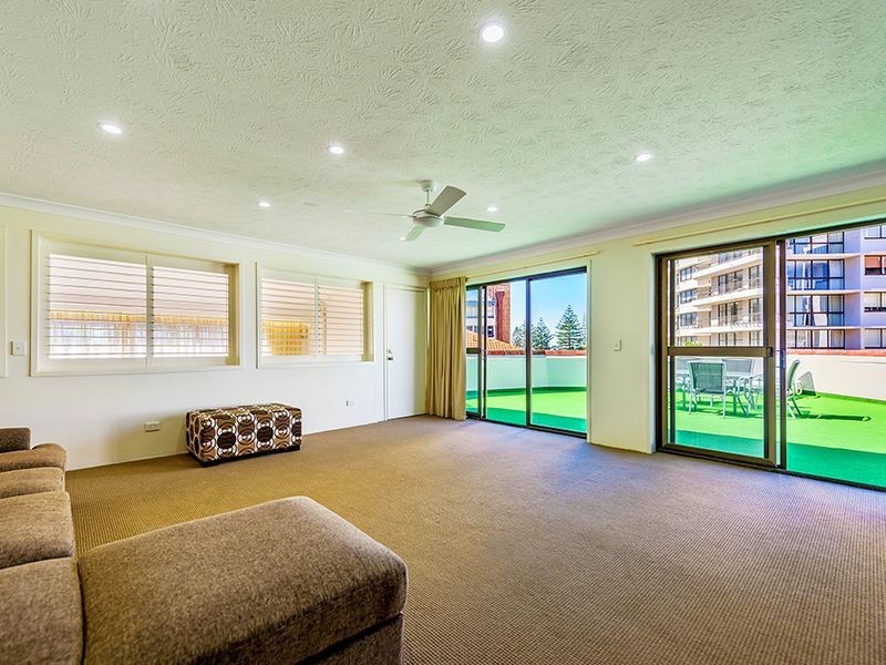 11/8 Queensland Avenue, Broadbeach QLD 4218