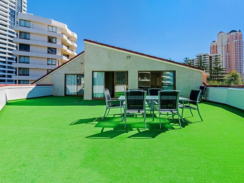 11/8 Queensland Avenue, Broadbeach QLD 4218