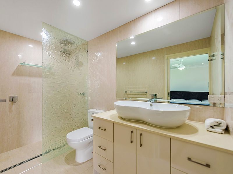 11/8 Queensland Avenue, Broadbeach QLD 4218