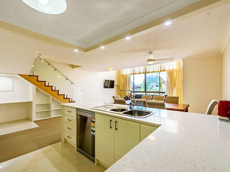 11/8 Queensland Avenue, Broadbeach QLD 4218