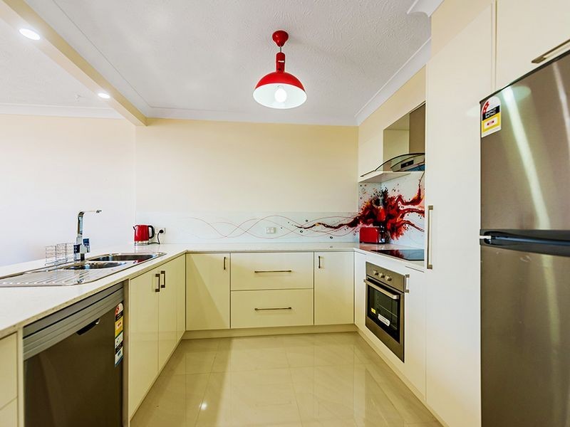 11/8 Queensland Avenue, Broadbeach QLD 4218