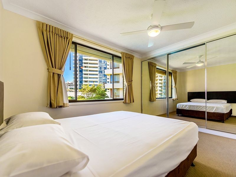 11/8 Queensland Avenue, Broadbeach QLD 4218