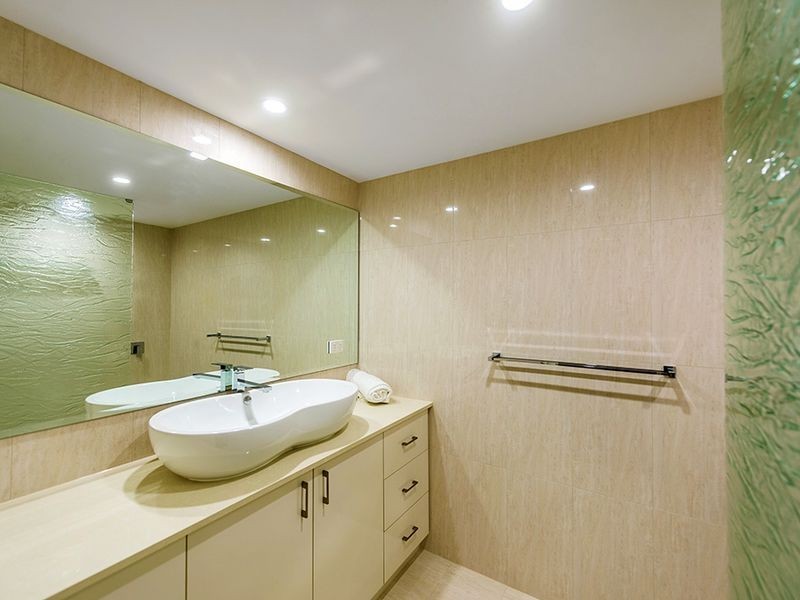 11/8 Queensland Avenue, Broadbeach QLD 4218