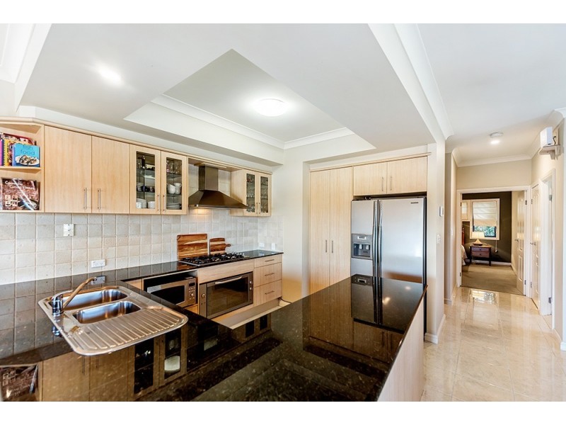 2/46 Dawn Parade, Miami QLD 4220