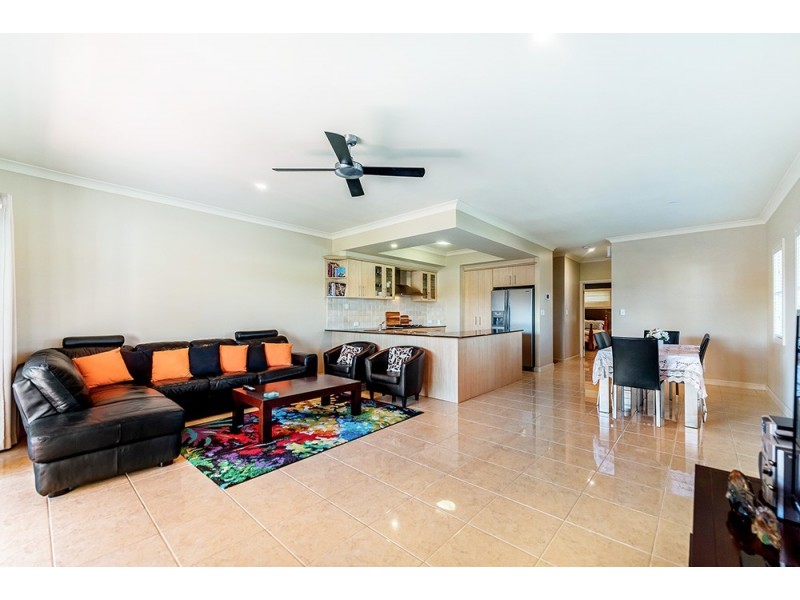 2/46 Dawn Parade, Miami QLD 4220