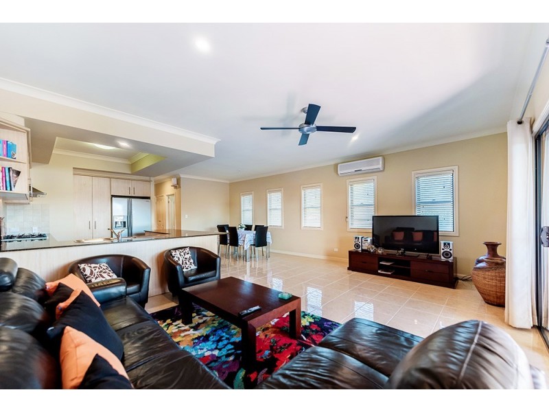 2/46 Dawn Parade, Miami QLD 4220