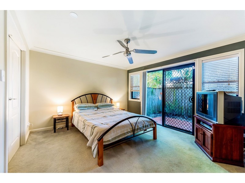 2/46 Dawn Parade, Miami QLD 4220