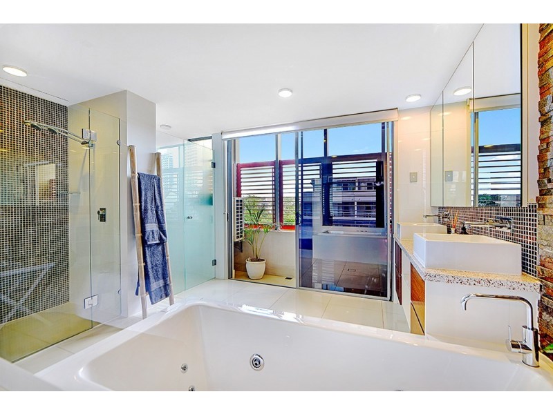 4/13 Second Avenue, Broadbeach QLD 4218
