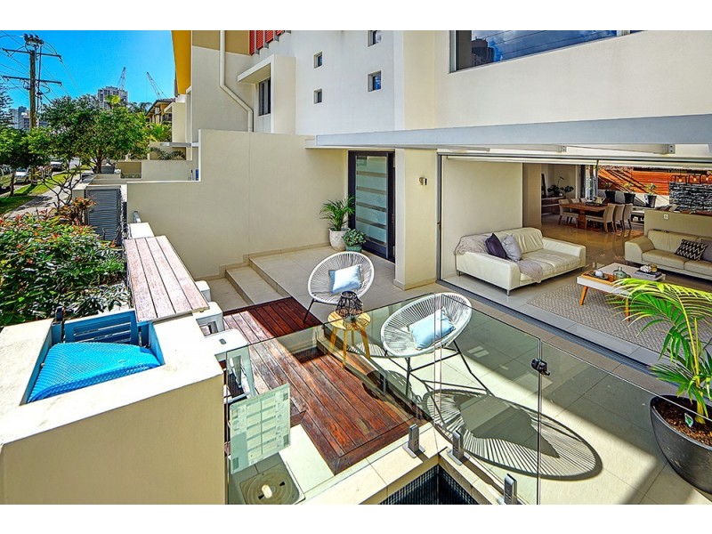 4/13 Second Avenue, Broadbeach QLD 4218