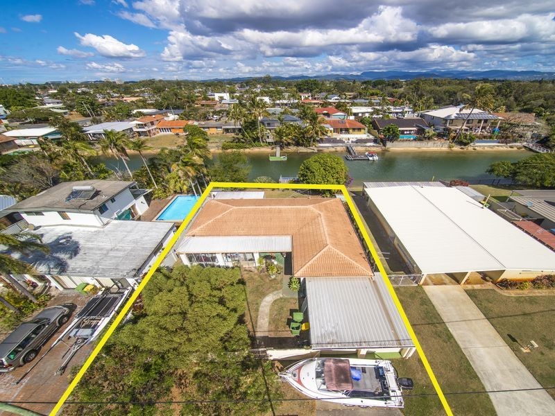 8 Costa Court, Broadbeach Waters QLD 4218