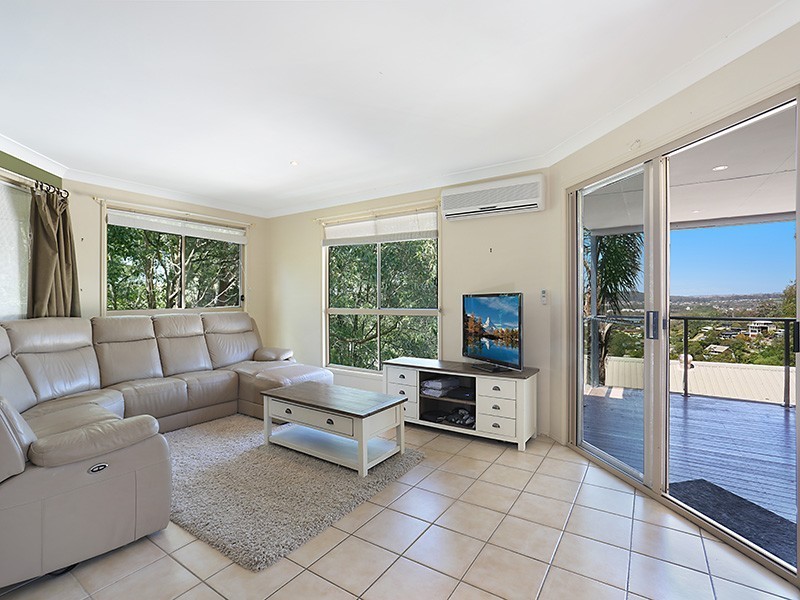 64 Doubleview Drive, Elanora QLD 4221