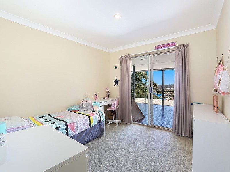 64 Doubleview Drive, Elanora QLD 4221