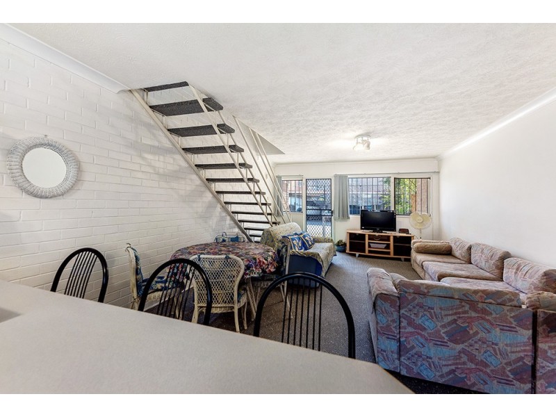 12/15-17 George Avenue, Broadbeach QLD 4218