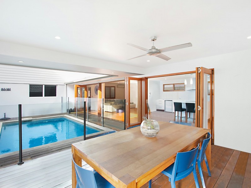 22 Petrel Avenue, Mermaid Beach QLD 4218