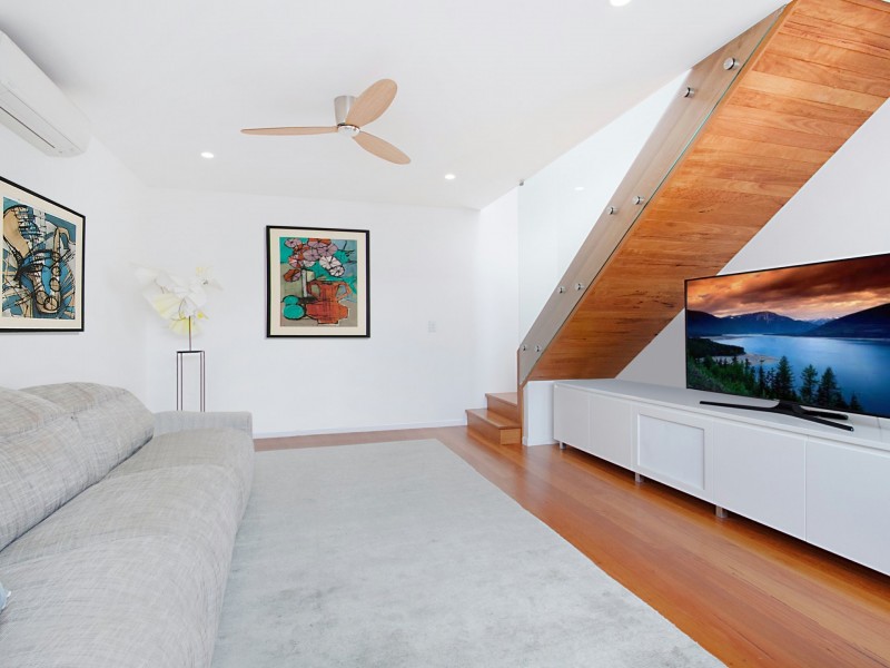 22 Petrel Avenue, Mermaid Beach QLD 4218