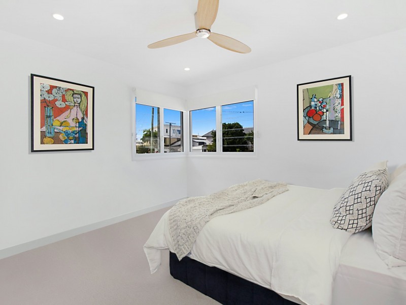 22 Petrel Avenue, Mermaid Beach QLD 4218