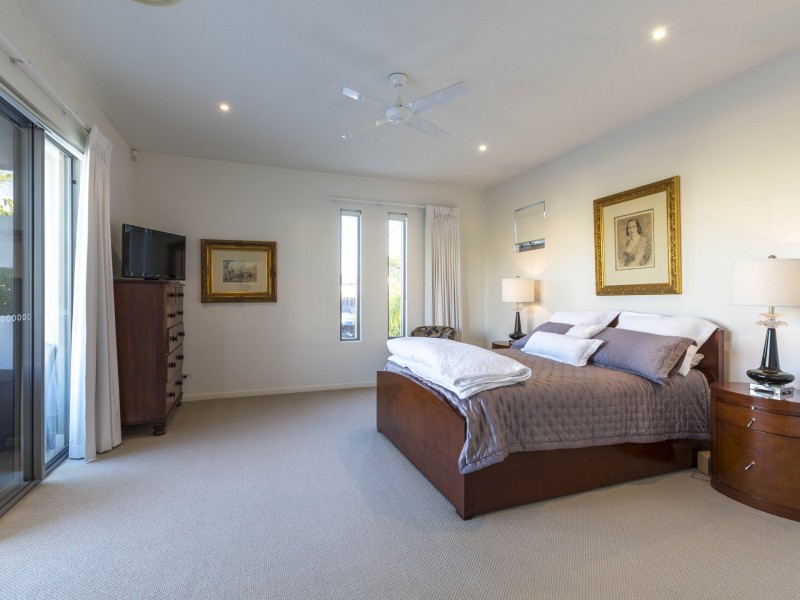 33 Sunbrite Avenue, Mermaid Beach QLD 4218