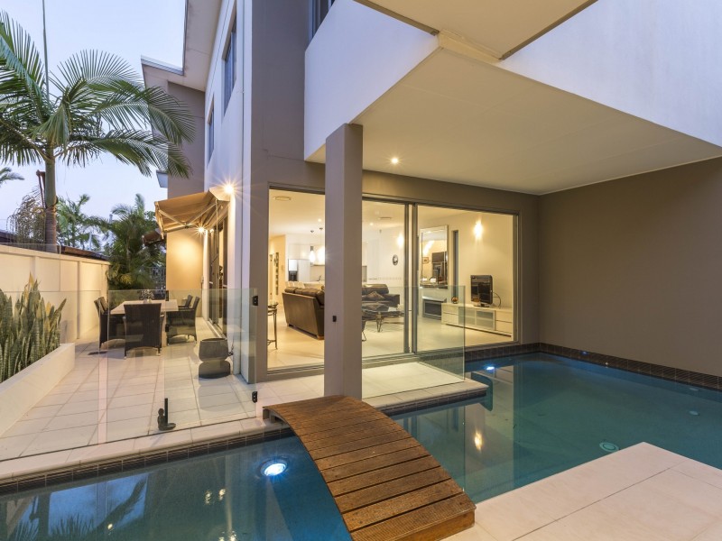 33 Sunbrite Avenue, Mermaid Beach QLD 4218