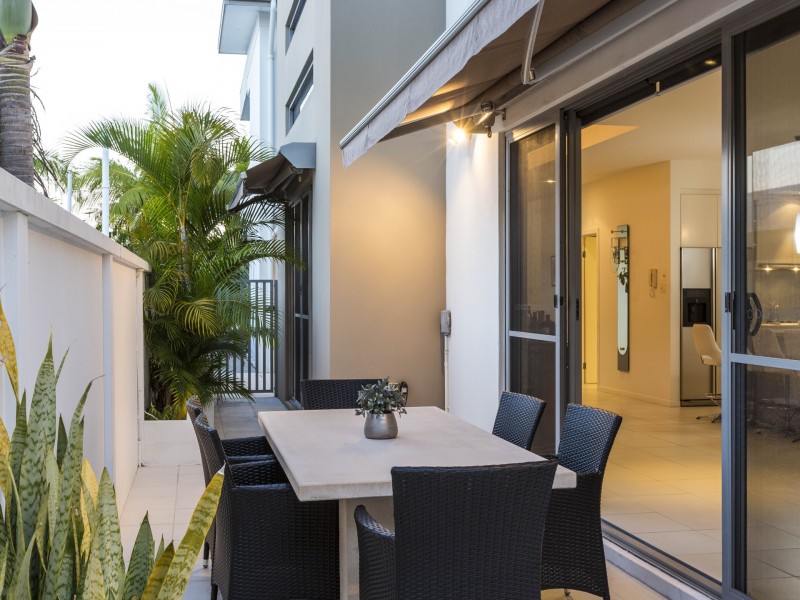 33 Sunbrite Avenue, Mermaid Beach QLD 4218