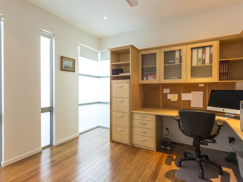 33 Sunbrite Avenue, Mermaid Beach QLD 4218