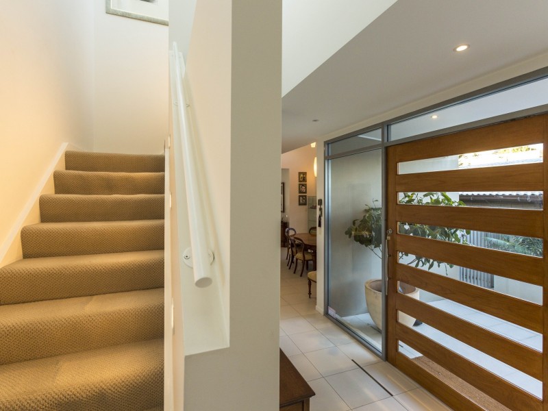 33 Sunbrite Avenue, Mermaid Beach QLD 4218