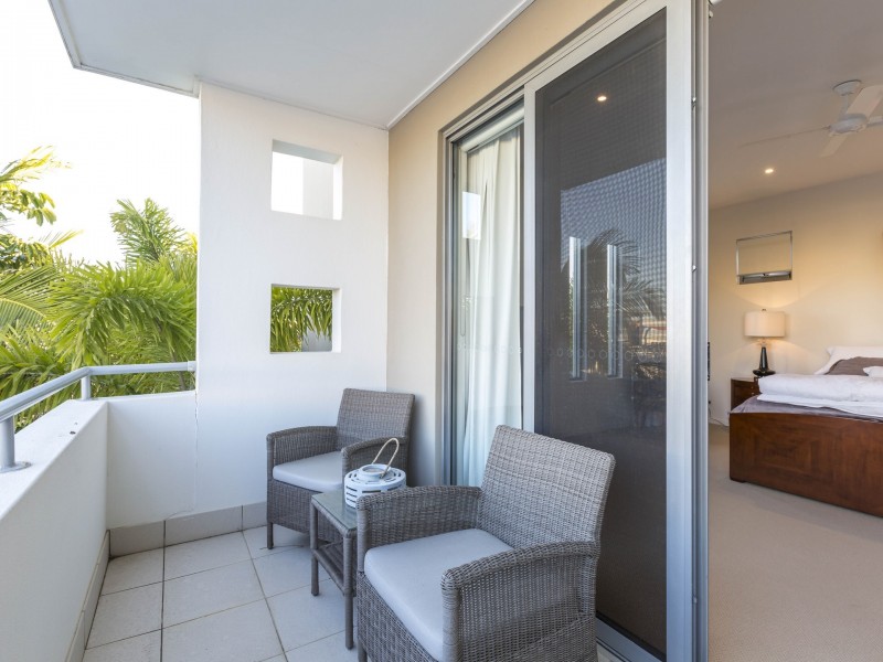 33 Sunbrite Avenue, Mermaid Beach QLD 4218