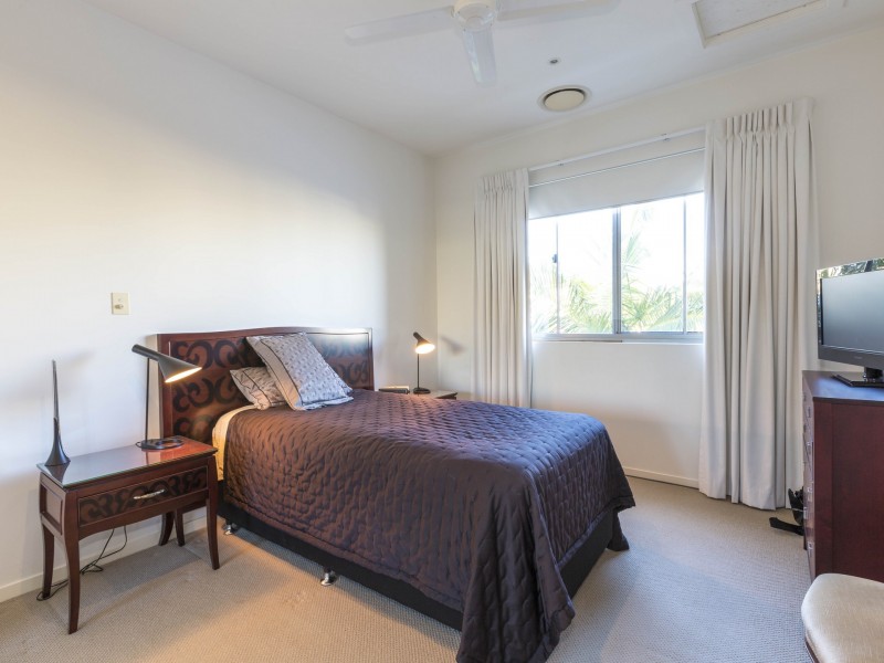 33 Sunbrite Avenue, Mermaid Beach QLD 4218